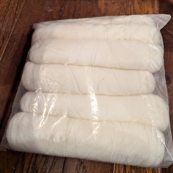 Vintage white Baby Yarn 100% Nylon 3 ply - 5 skiens +, approximately 275g weight - Picture 3 of 6